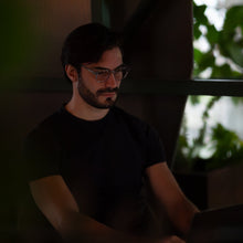 Cargar imagen en el visor de la galería, Bruno Oscuro Blue Light