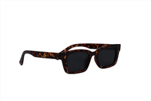 Cargar imagen en el visor de la galería, Fenix Carey